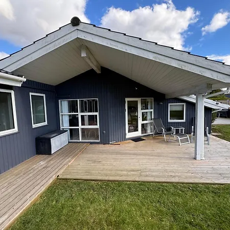 Beautiful In With 3 Bedrooms, Internet And Sauna 펜션