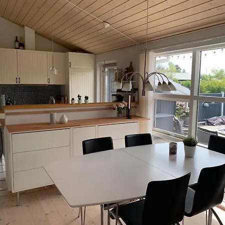 Beautiful In With 3 Bedrooms, Internet And Sauna
